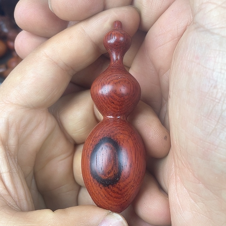 微凹黄檀（南美大红酸枝）