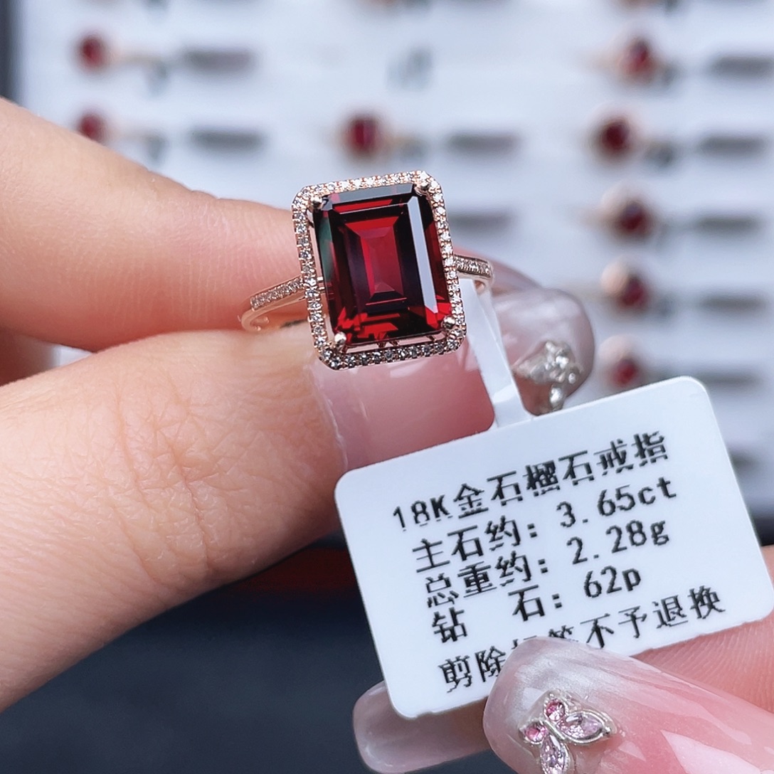 戒指18K金镶嵌石榴石