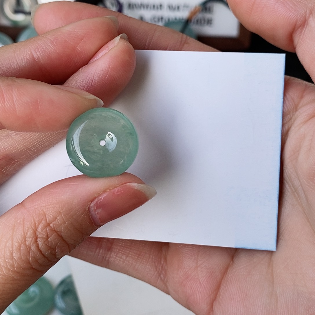 翡翠颈饰未镶嵌你****王天然的缅甸翡翠A