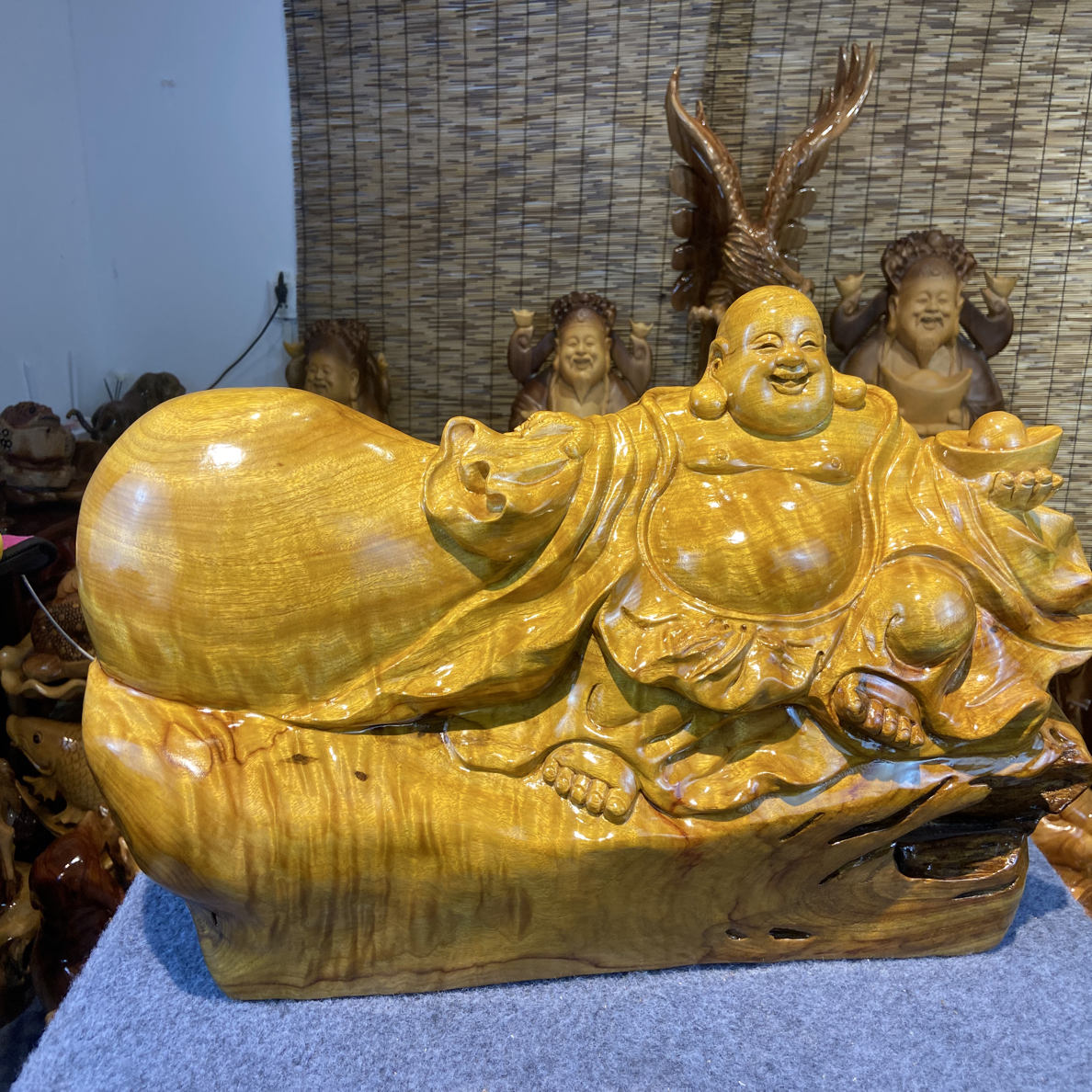 香樟木雕刻笑脸弥勒