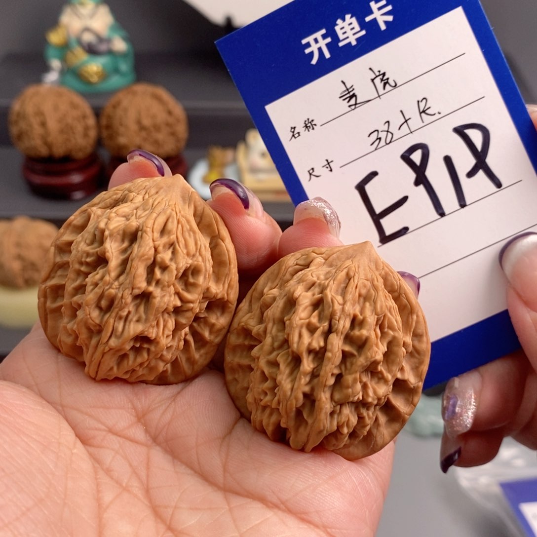 文玩核桃吊坠麦虎38
