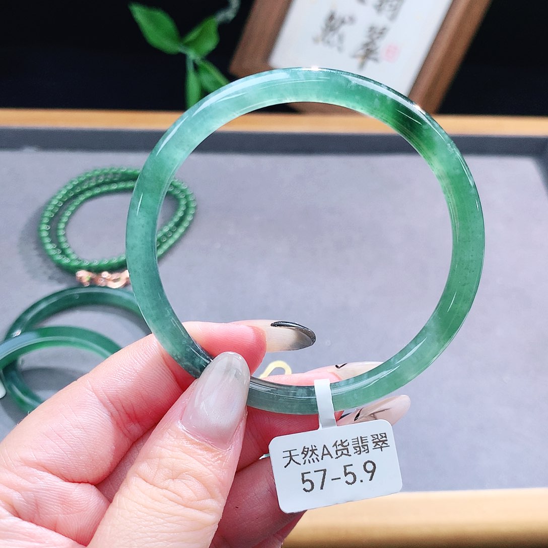 翡翠手镯（圆镯）未镶嵌