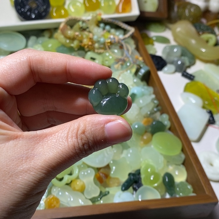 蛇纹石玉合金颈饰