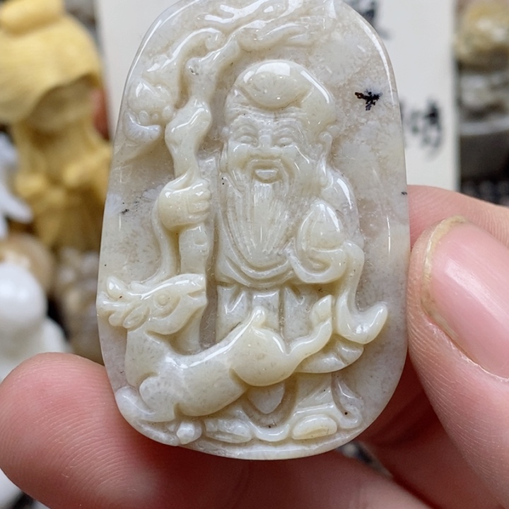 颈饰未镶嵌硅化珊瑚（珊瑚玉）