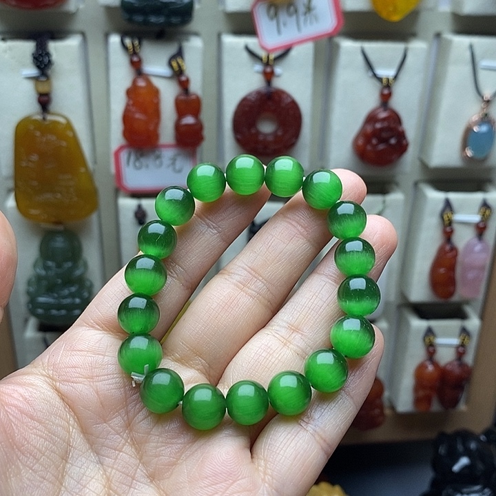 新***活方钠石未镶嵌挂件