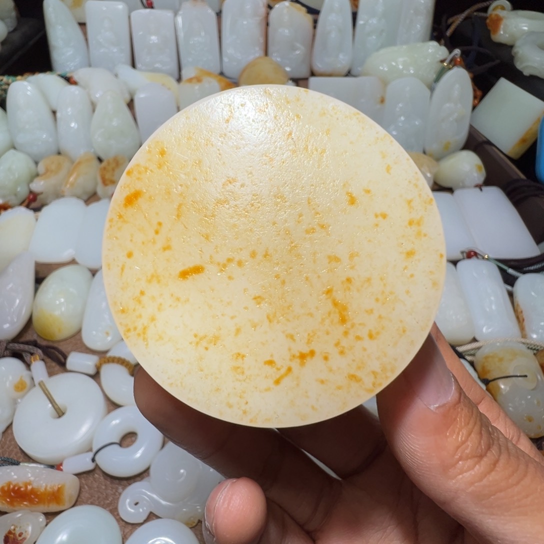 和田玉吊坠(不含链)未镶嵌招**宝