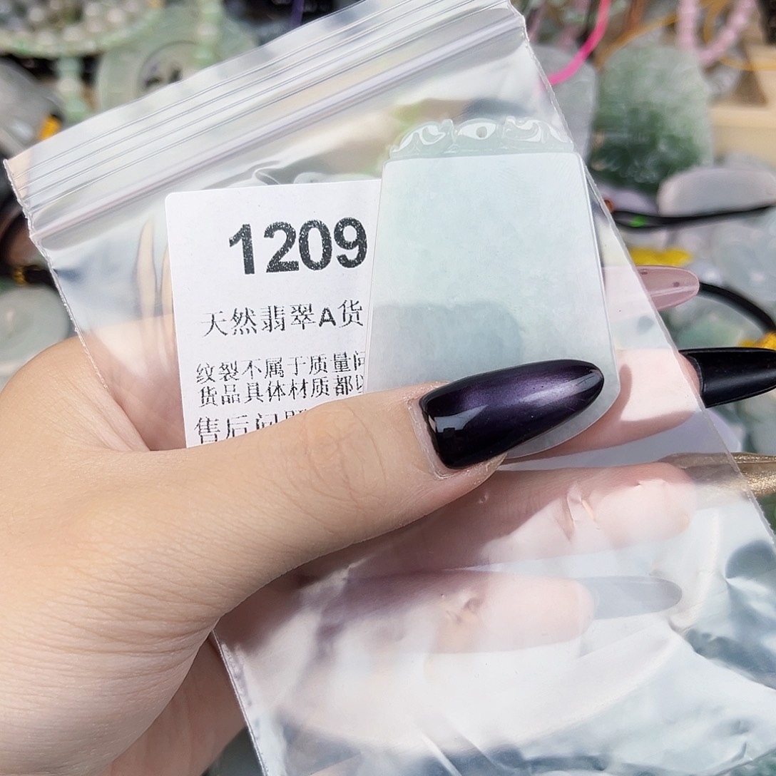 屯***e吊坠(不含链)未镶嵌翡翠