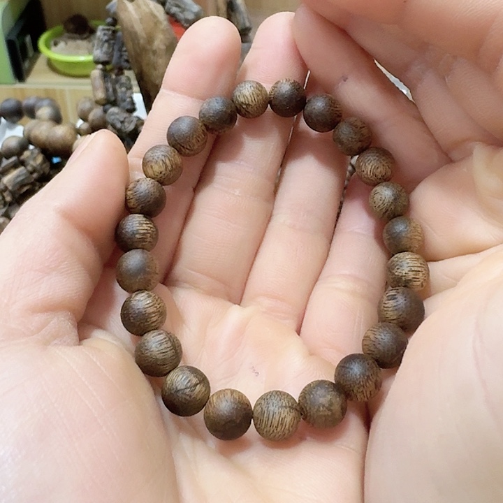 沉香手串0.8圆珠单圈随机发一