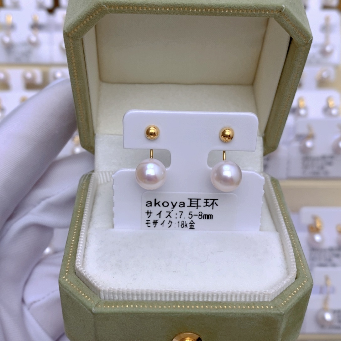 18K金镶嵌海水珍珠耳饰