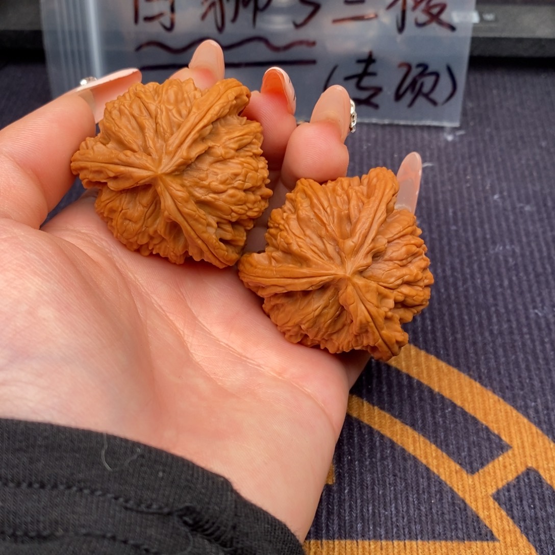 不***心文玩核桃吊坠白狮子