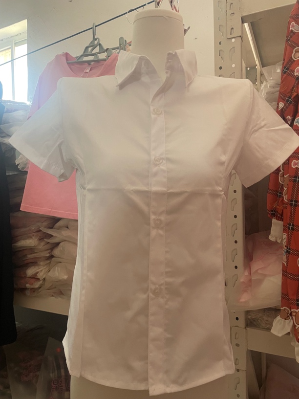 白色基础款衬衫，长短袖随机