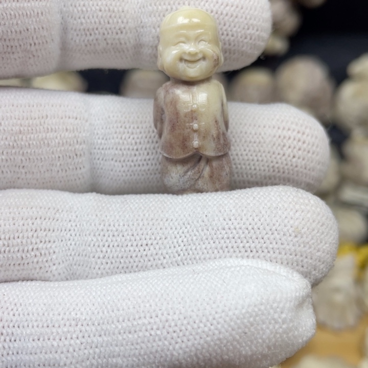 皮质非金属配饰鹿角雕刻小地主