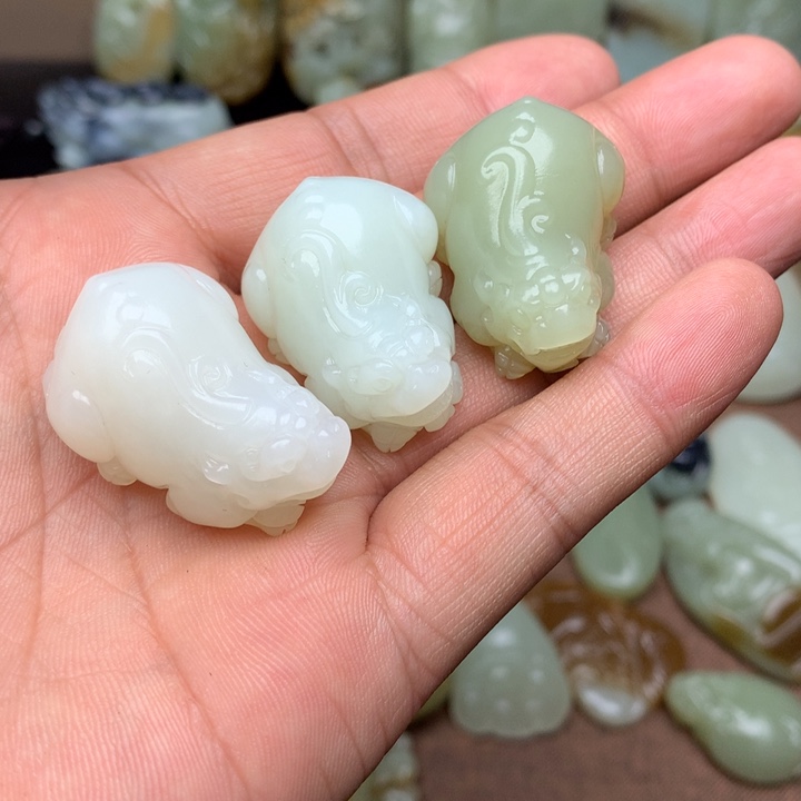 ~****和田玉（糖玉）未镶嵌颈饰