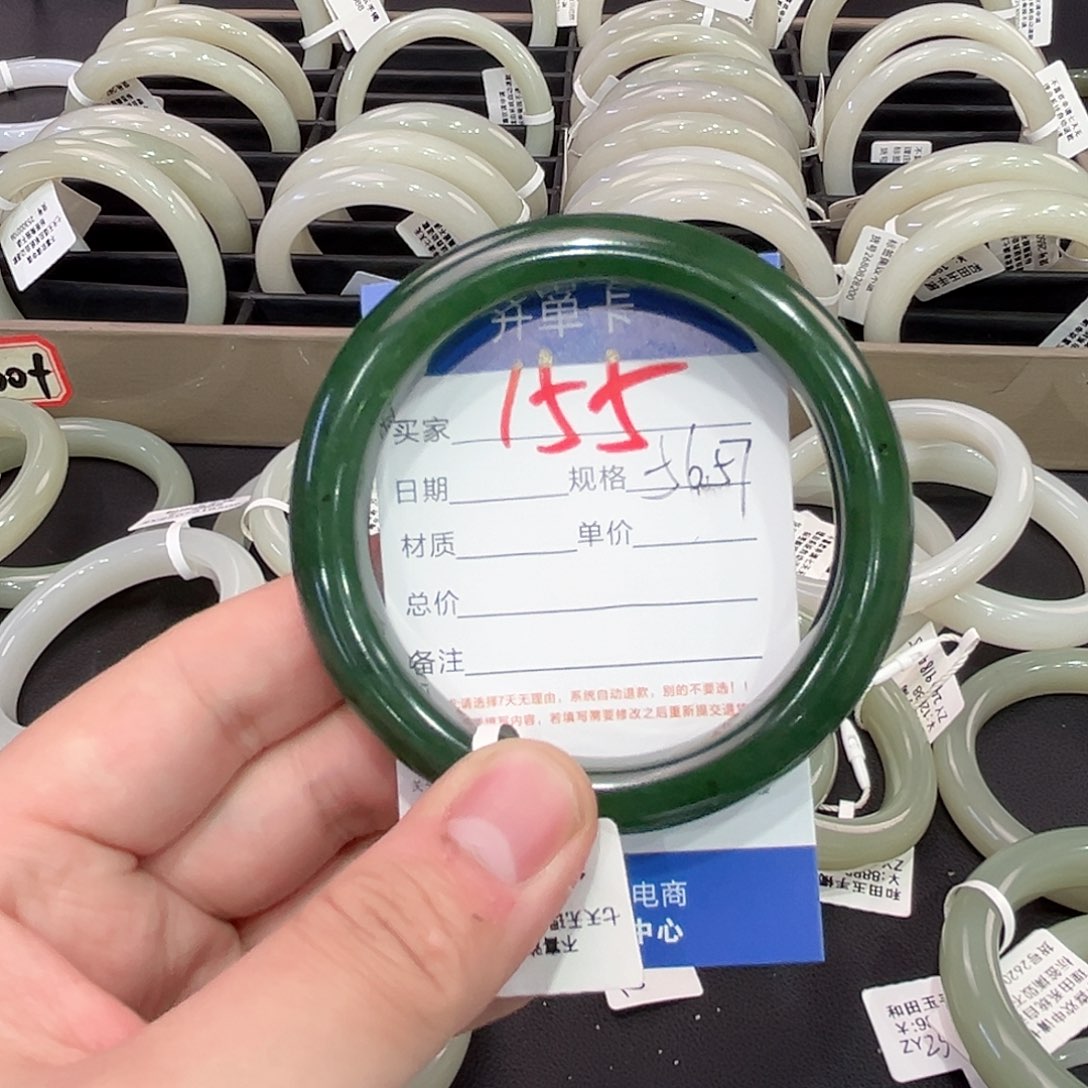 和田玉手镯未镶嵌@***女