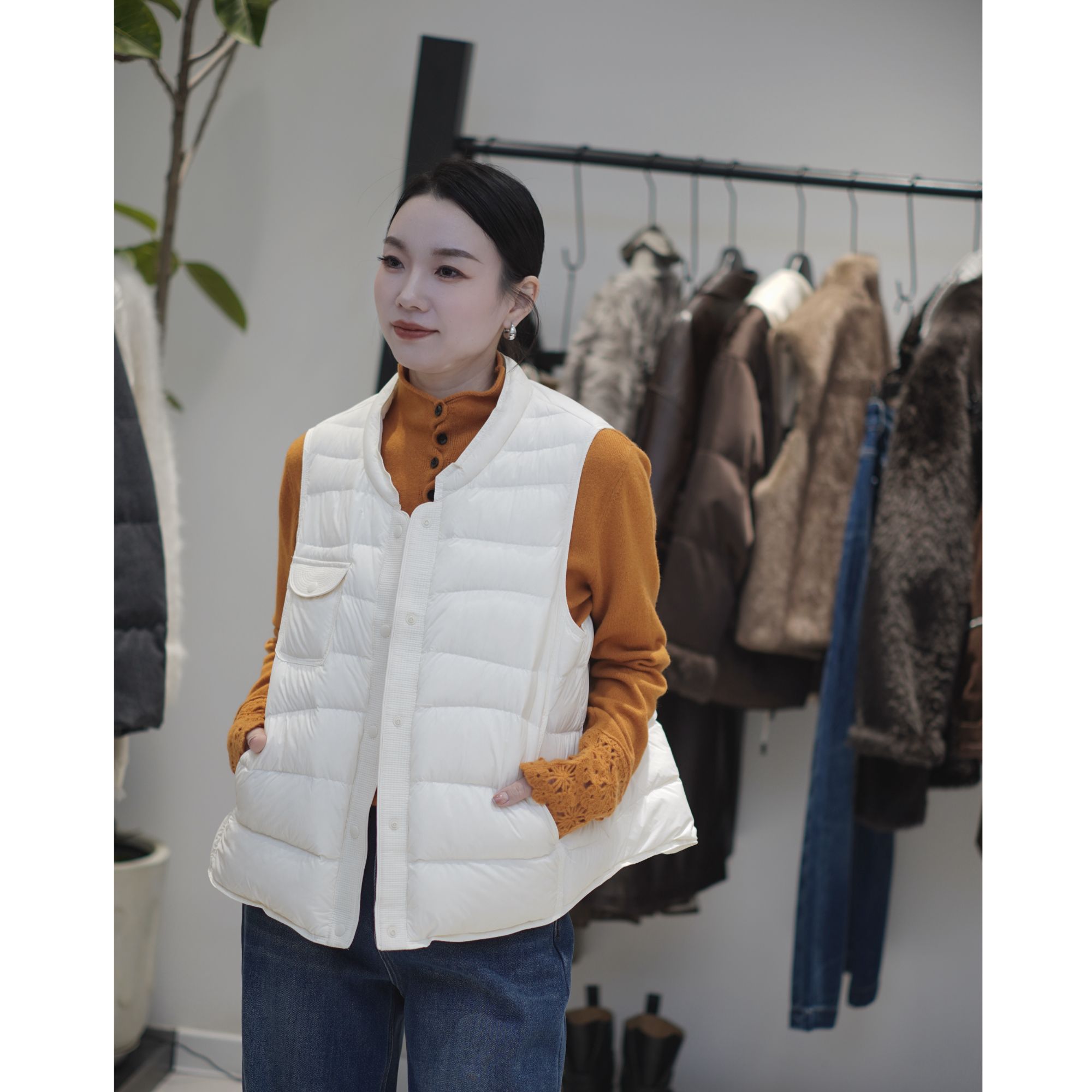 白月光羽绒马甲冬季新款女款羽绒上衣保暖