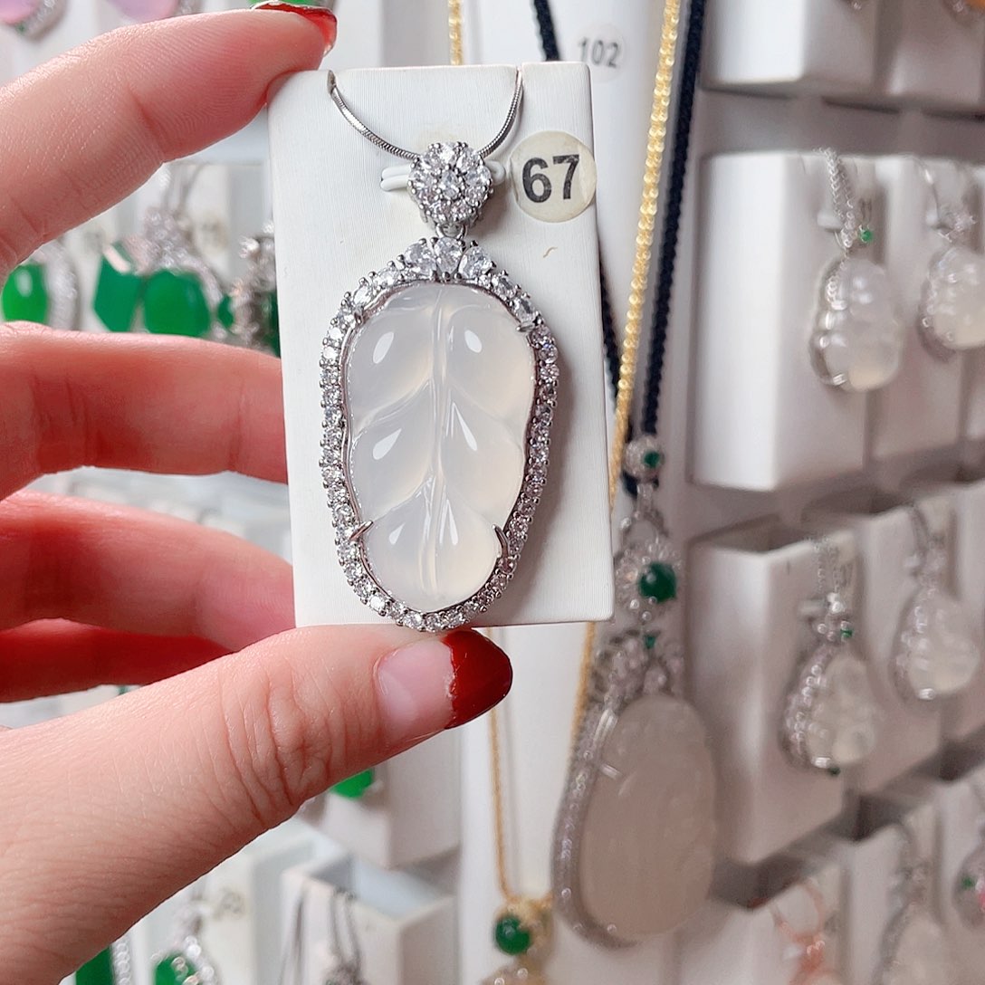 玛瑙/玉髓未镶嵌吊坠(赠链)