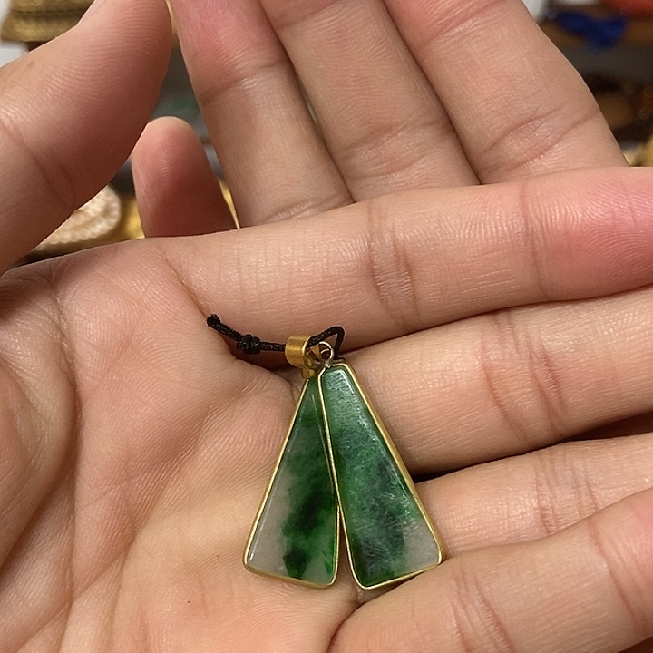 翡翠未镶嵌挂件青花笔锋浓转淡出了