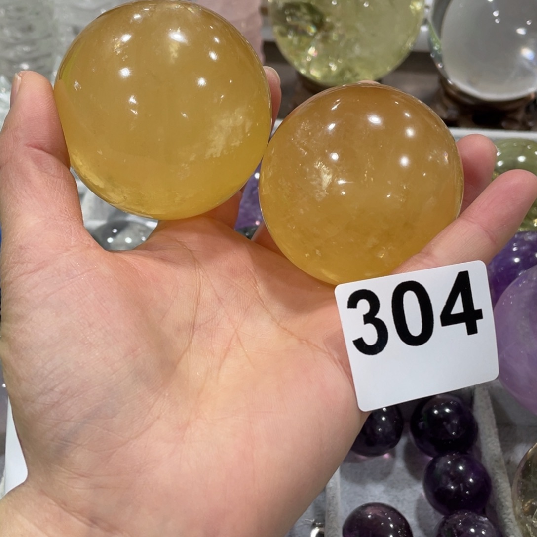 欢***子水晶未镶嵌珠宝半成品2个