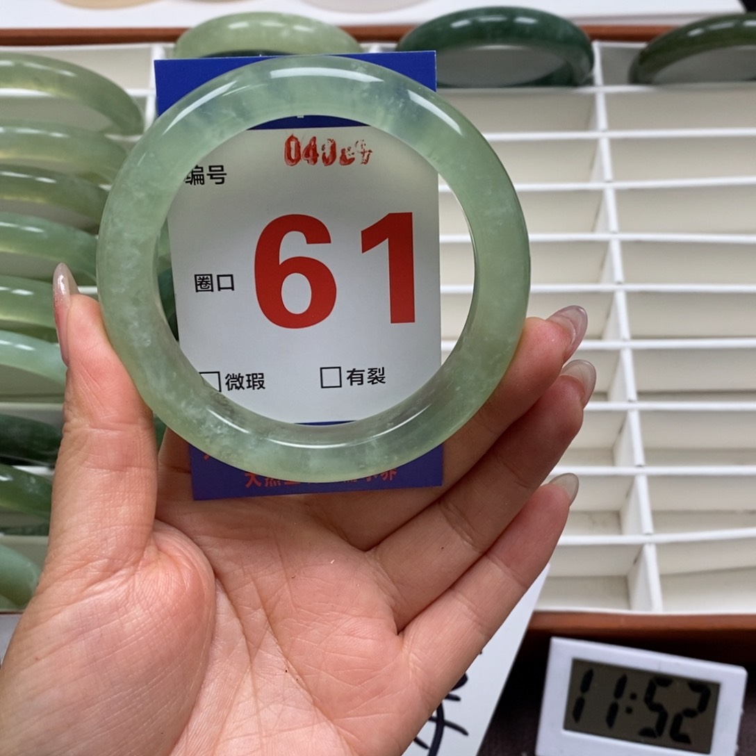 岫玉手镯未镶嵌我