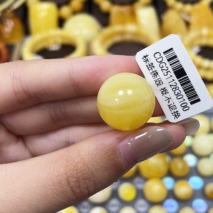 琥珀未镶嵌裸石17.5mm 0100