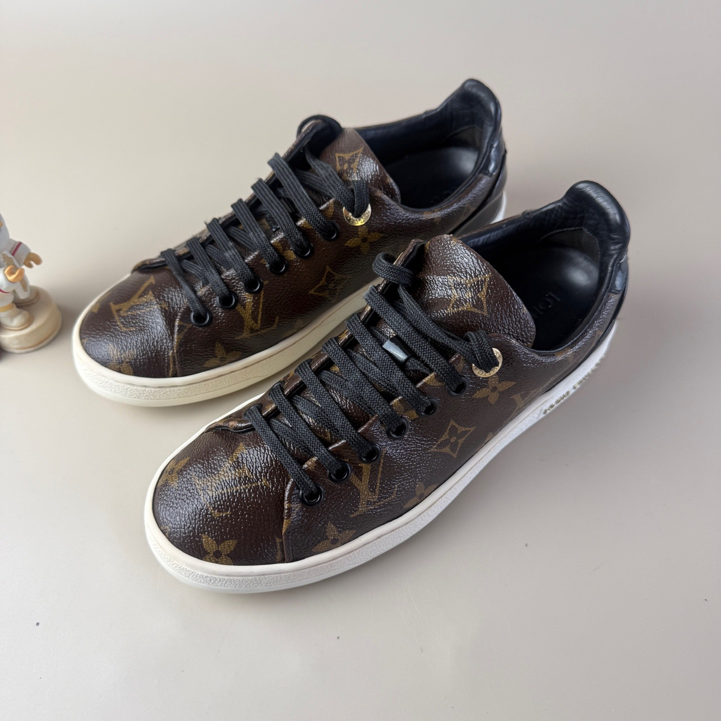 95新 LouisVuitton/路易威登 老花满印休闲鞋 35.5码 YLP4152