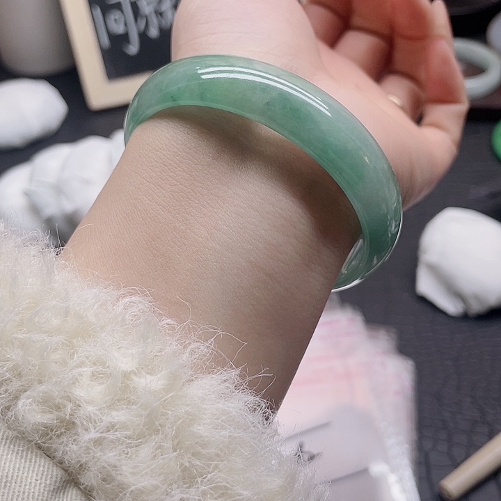 石英岩玉未镶嵌手镯82