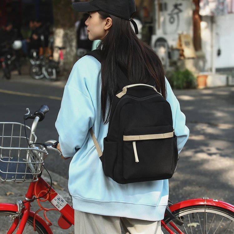 十八家少年休闲双肩背包高品质水洗帆布面料。高用料，高做工轻便