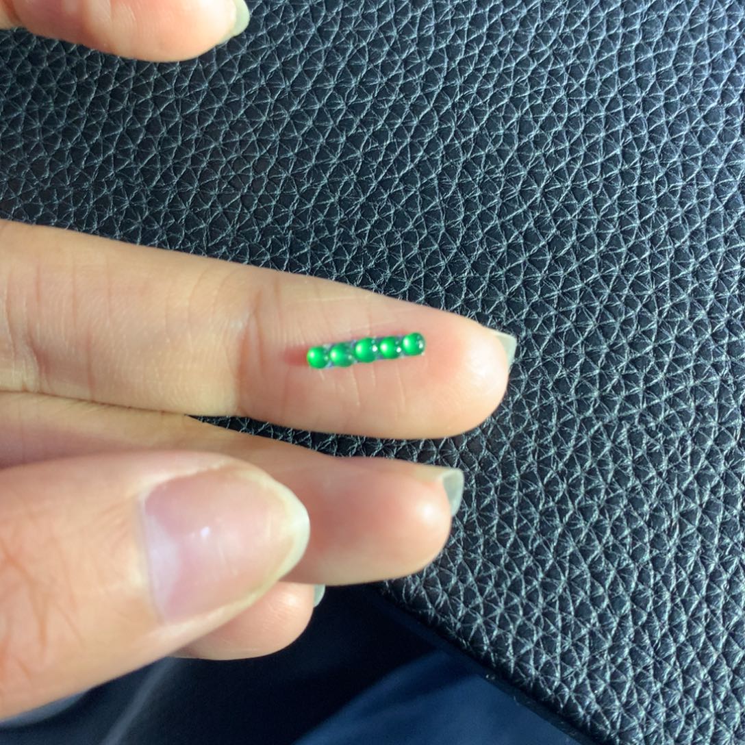 翡翠未镶嵌颈饰顶珠2.2*1.0