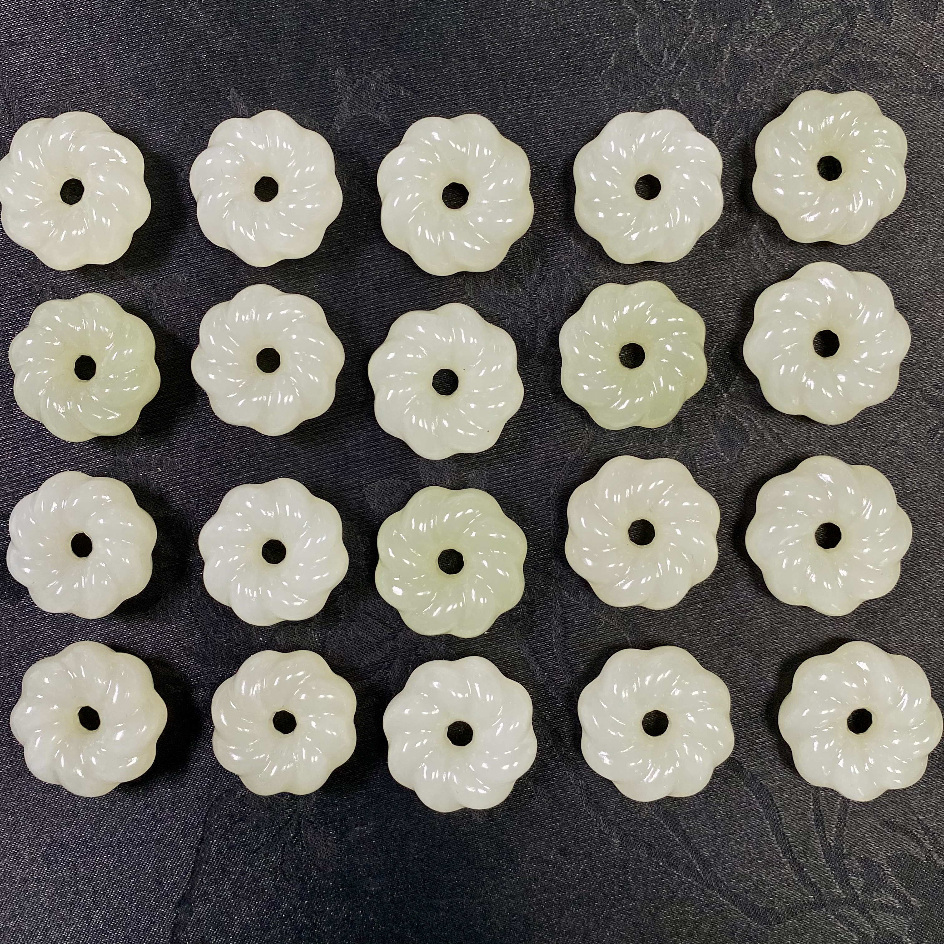 「戴琴珠宝」DQ4710-和田玉莫比乌斯环吊坠（多样性发其一）