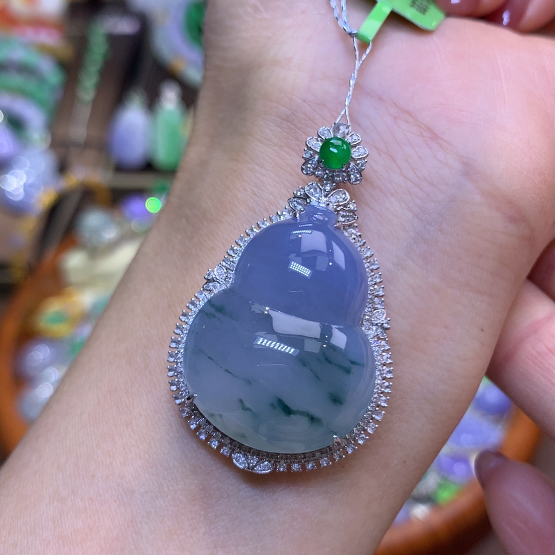 翡翠18K金镶嵌颈饰