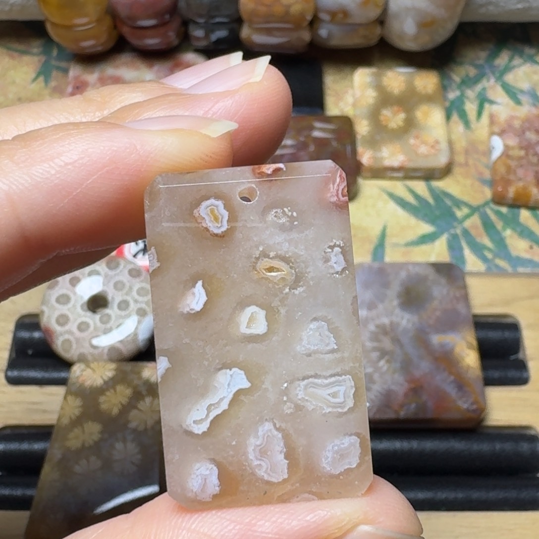 硅化玉未镶嵌Q弹果冻，有浅裂特价