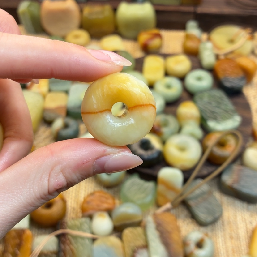 拾****蛇纹石玉未镶嵌颈饰