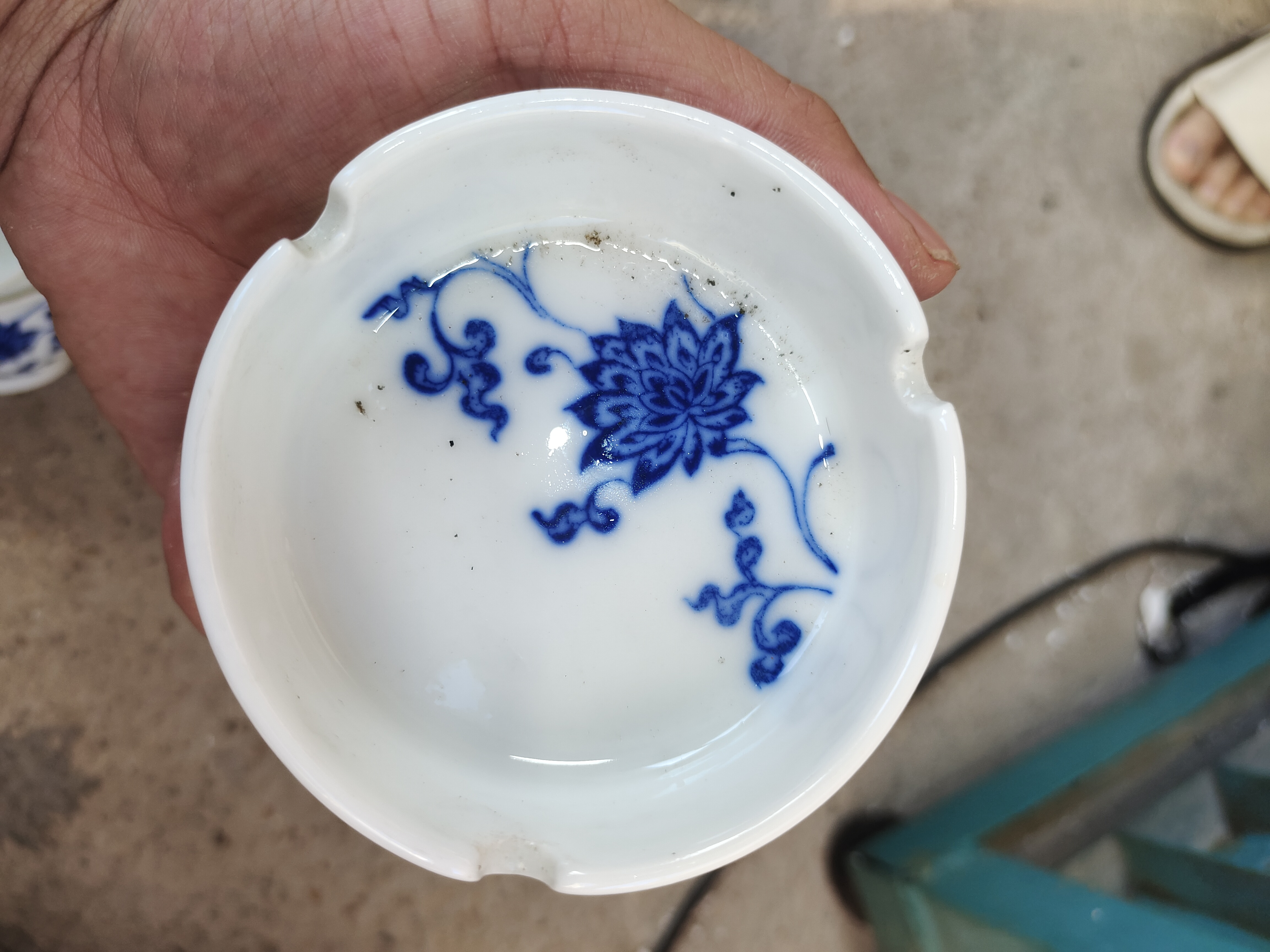 高温瓷器青花缠枝莲烟灰缸