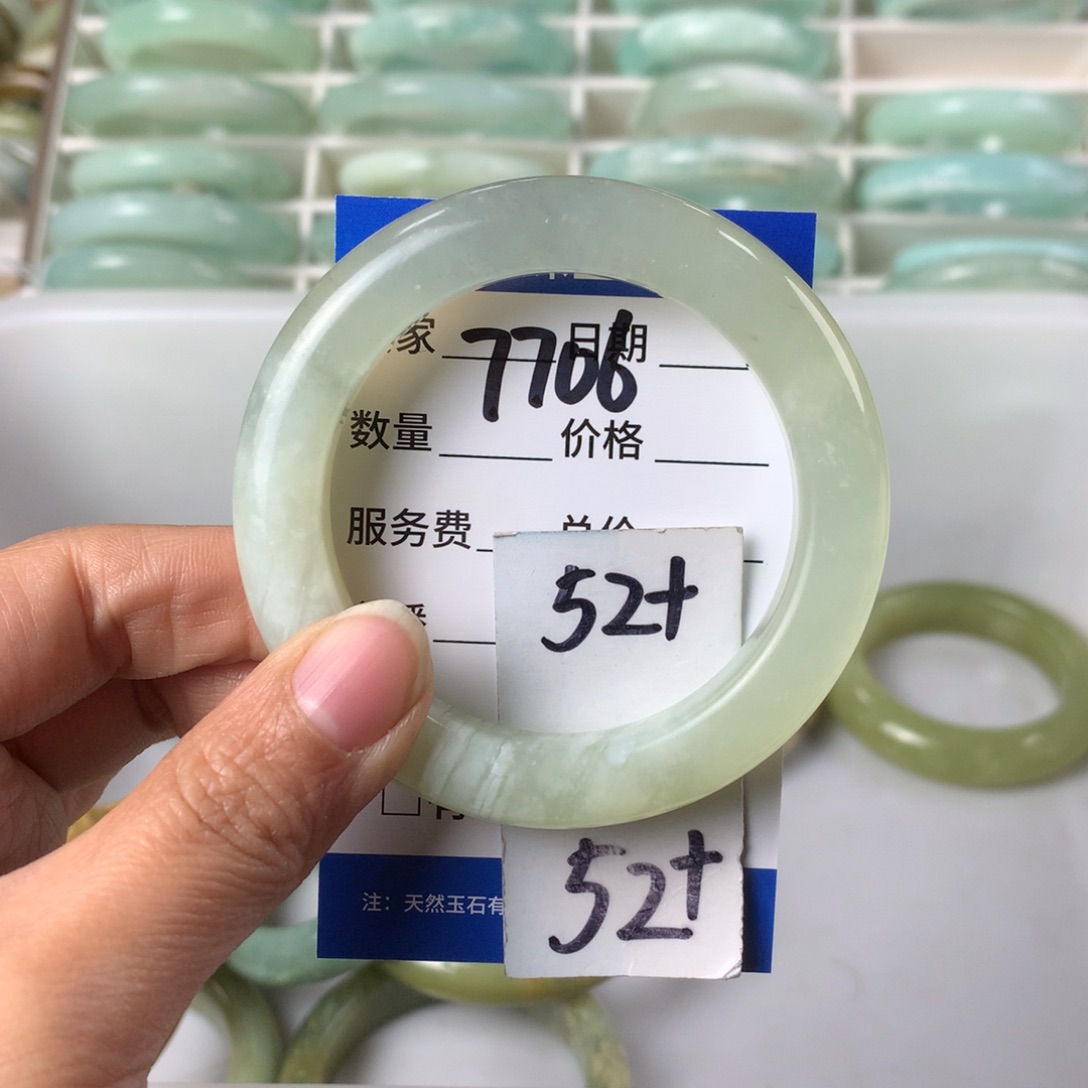 蛇纹石玉手镯未镶嵌7706