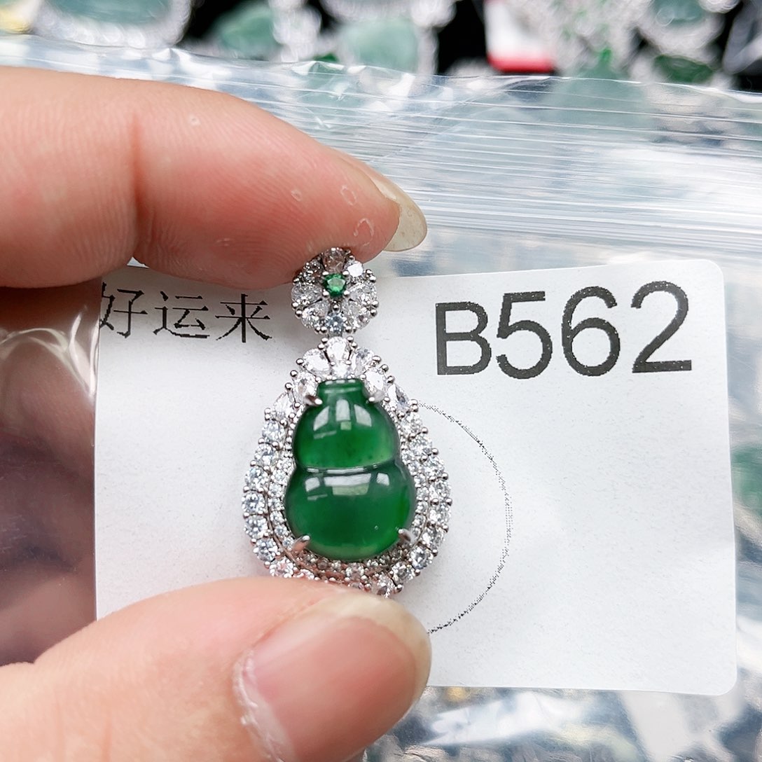 翡翠颈饰未镶嵌翡翠562