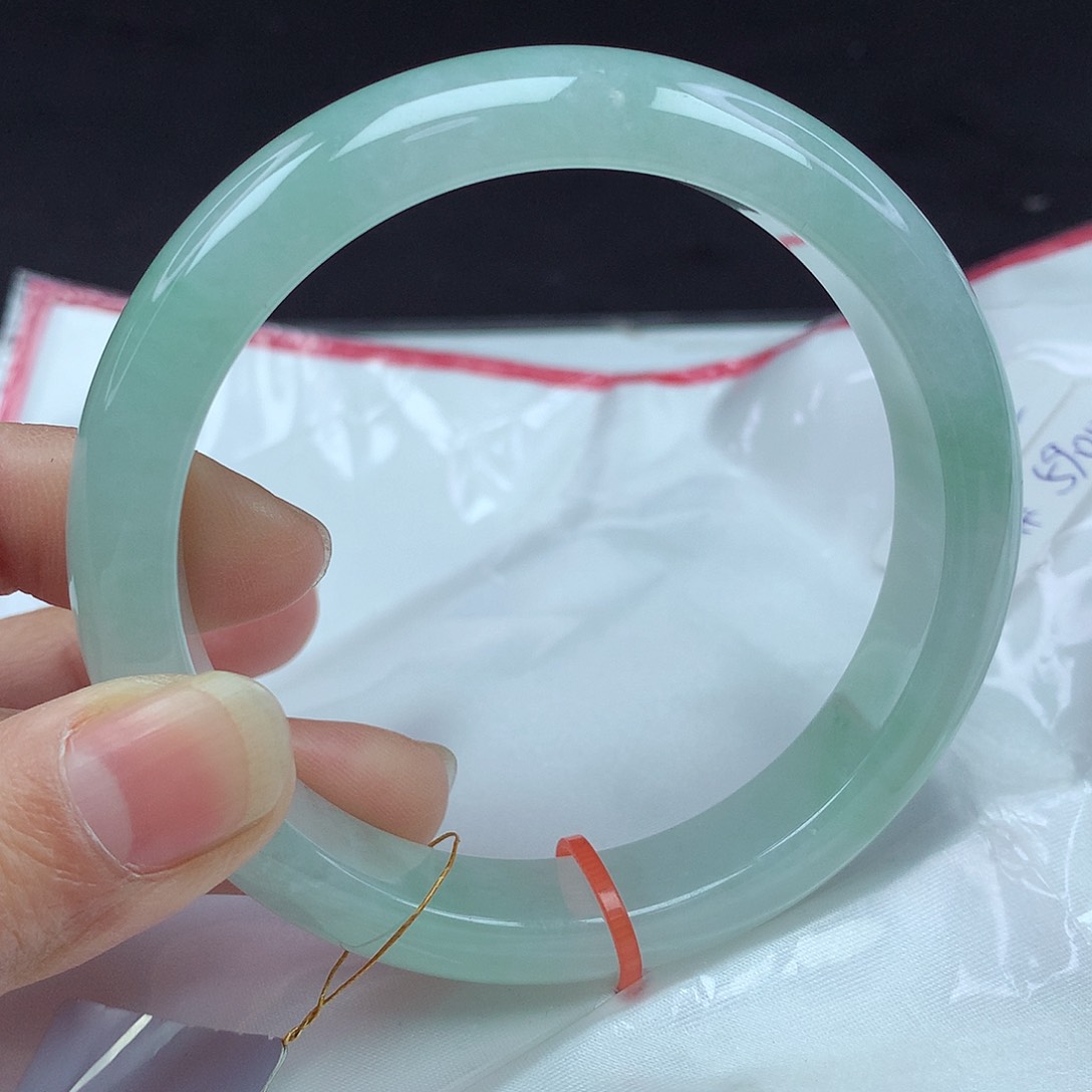翡翠手镯未镶嵌62圈182