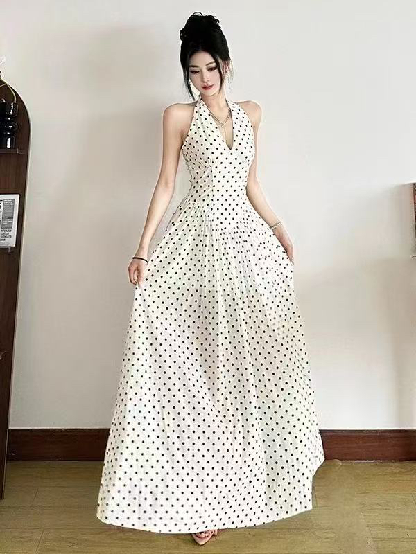 挂脖露背显瘦无袖波点连衣裙衣领显身材白色