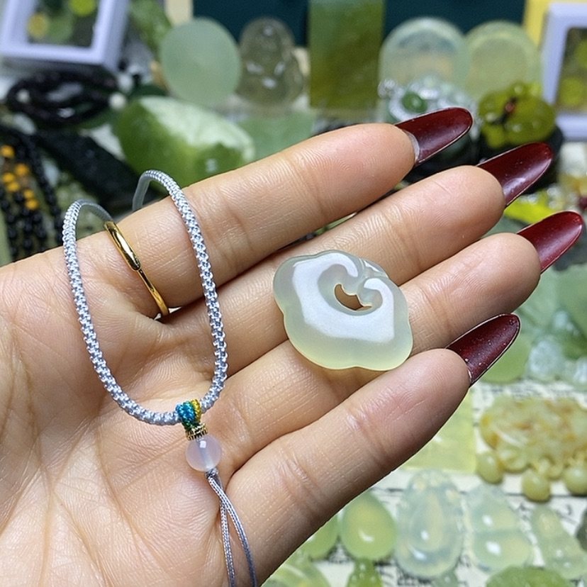 【闪购商品】蛇纹石玉颈饰未镶嵌慧*