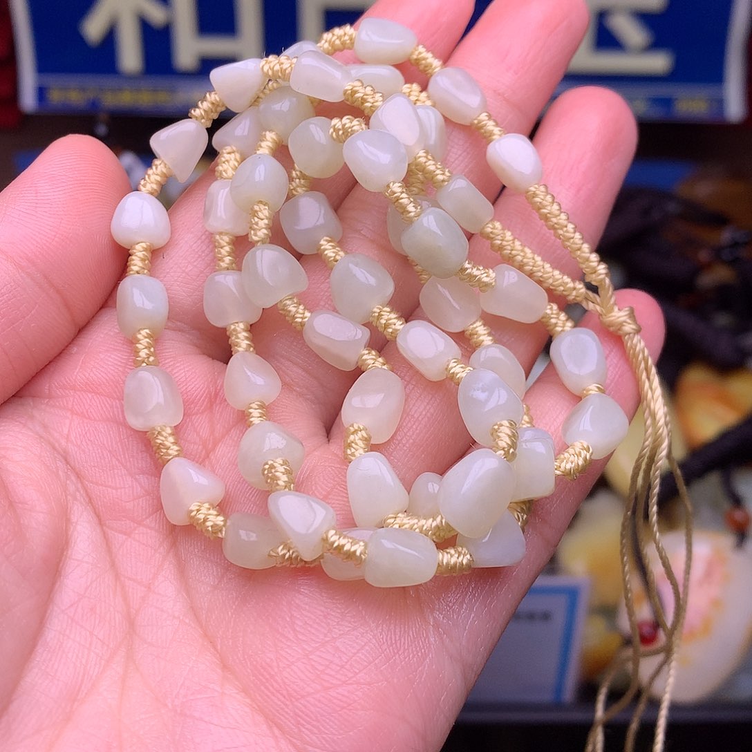 和田玉颈饰未镶嵌