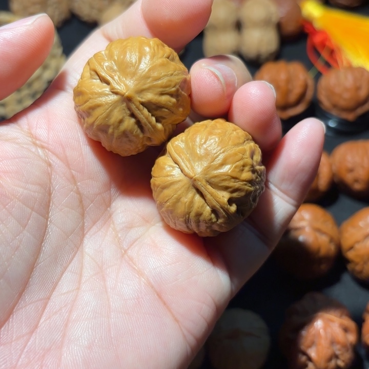 文玩核桃把件野生核桃秋子手捻305