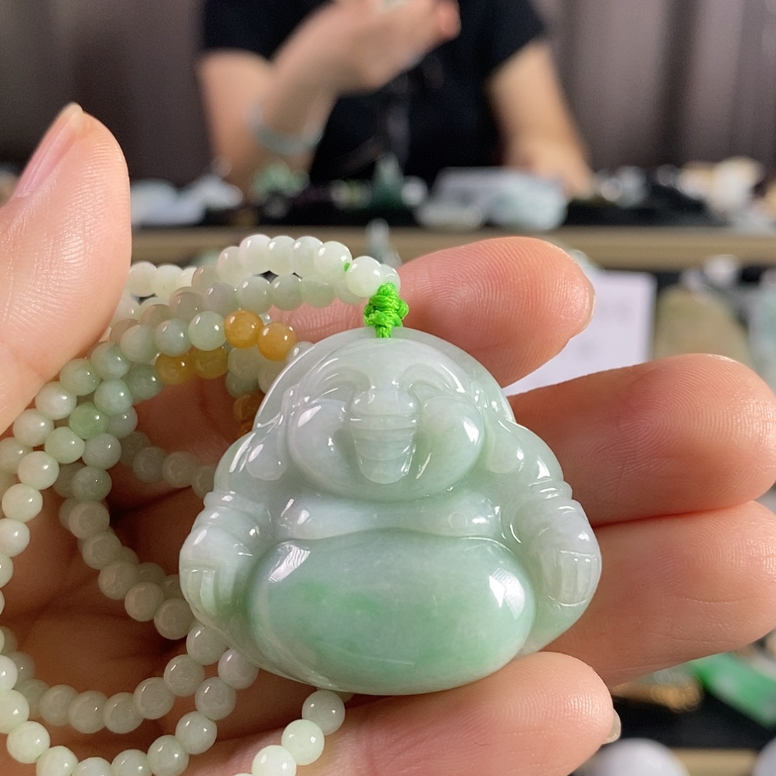 翡翠未镶嵌颈饰佛公