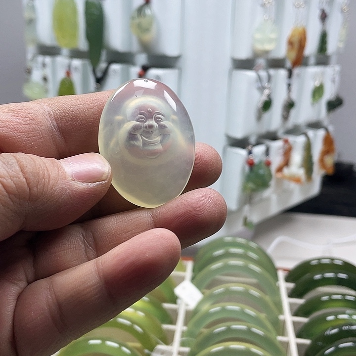 蛇纹石玉颈饰未镶嵌
