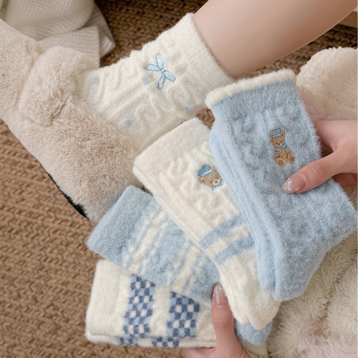 新款冬季袜子时尚澳绒蓝色系袜子厚袜子中筒袜子时尚潮款女生袜子