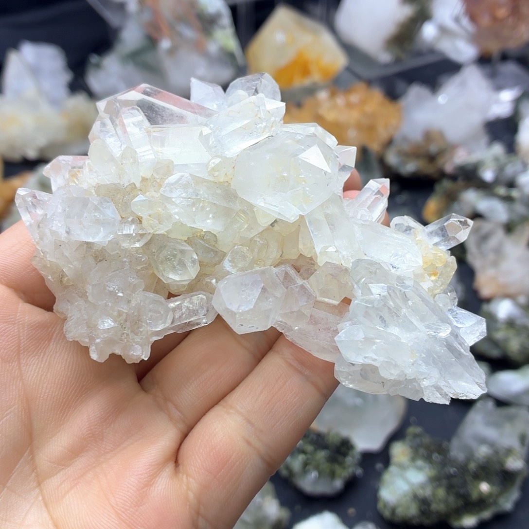 石材一个白水晶簇