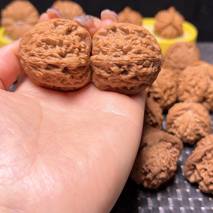 文玩核桃吊坠40虎头全