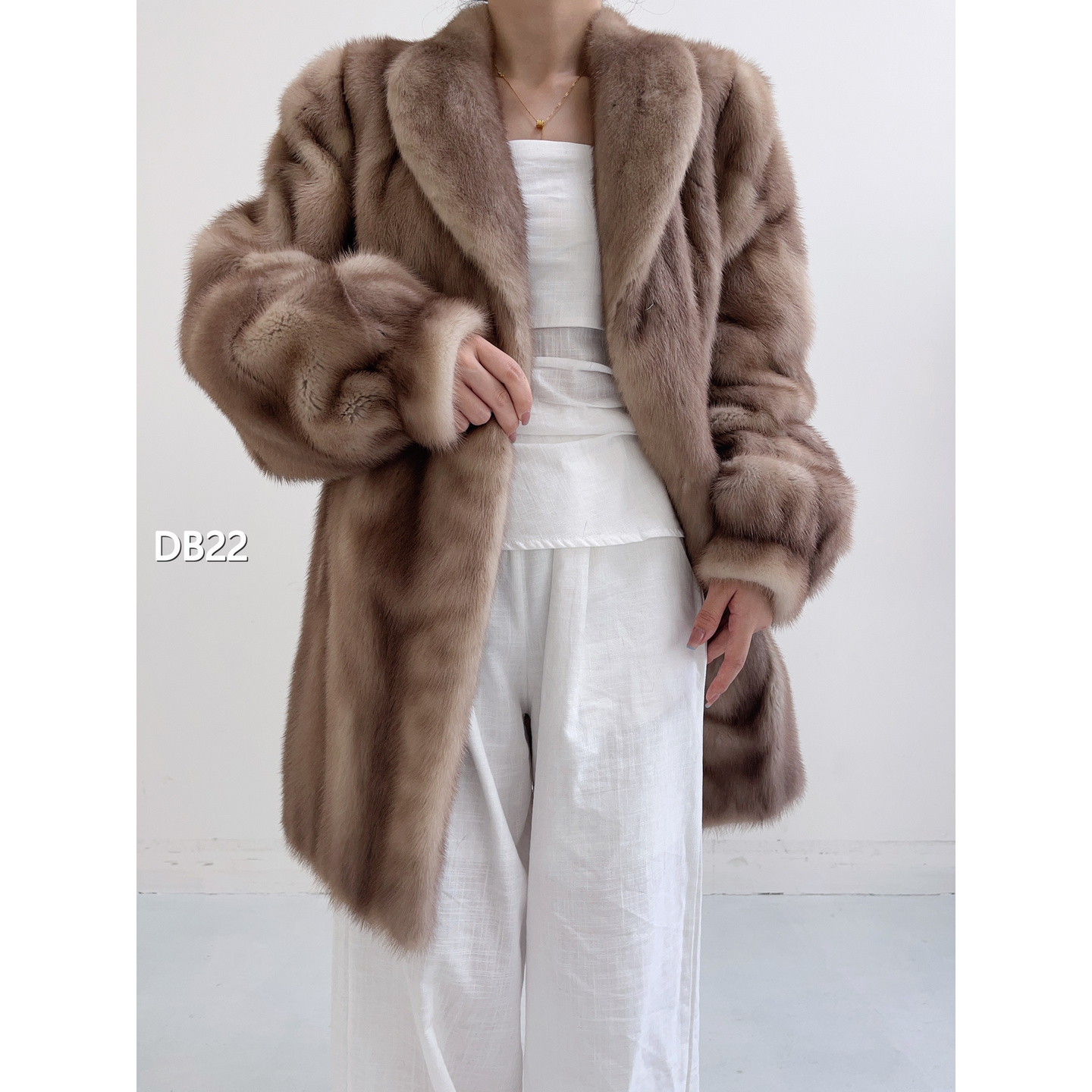 【DB22】L 浅铁灰中长款全抽貂皮外套（肩43胸110衣80袖62）50022