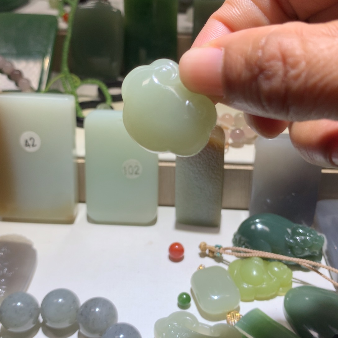 和田玉颈饰未镶嵌夜*