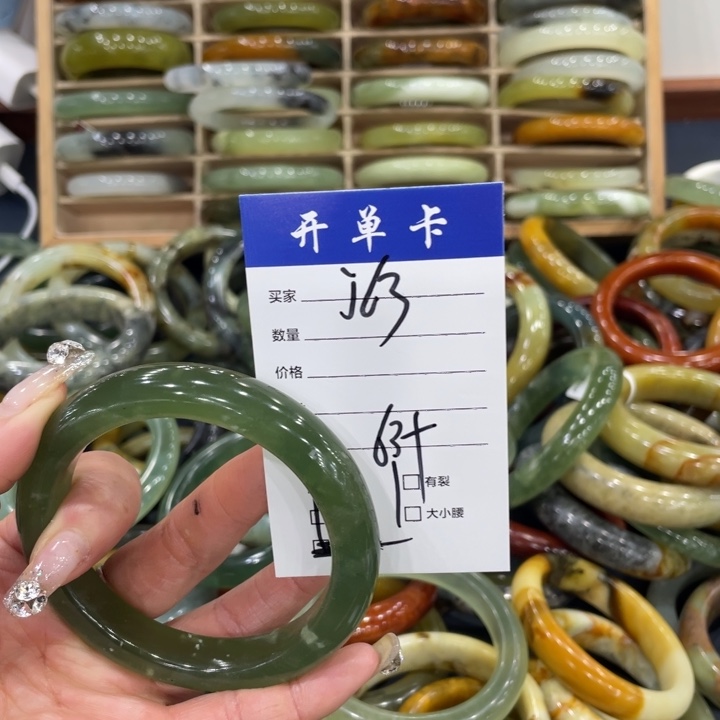 佛***语蛇纹石玉未镶嵌手镯