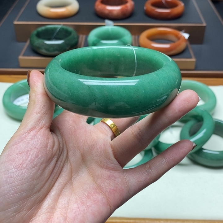 我***大石英质玉未镶嵌佘