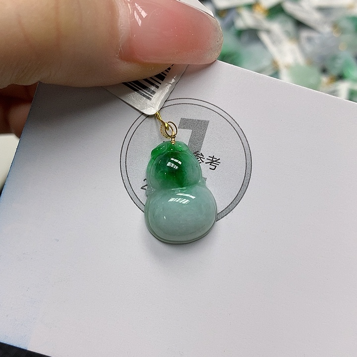 颈饰18K金镶嵌翡翠